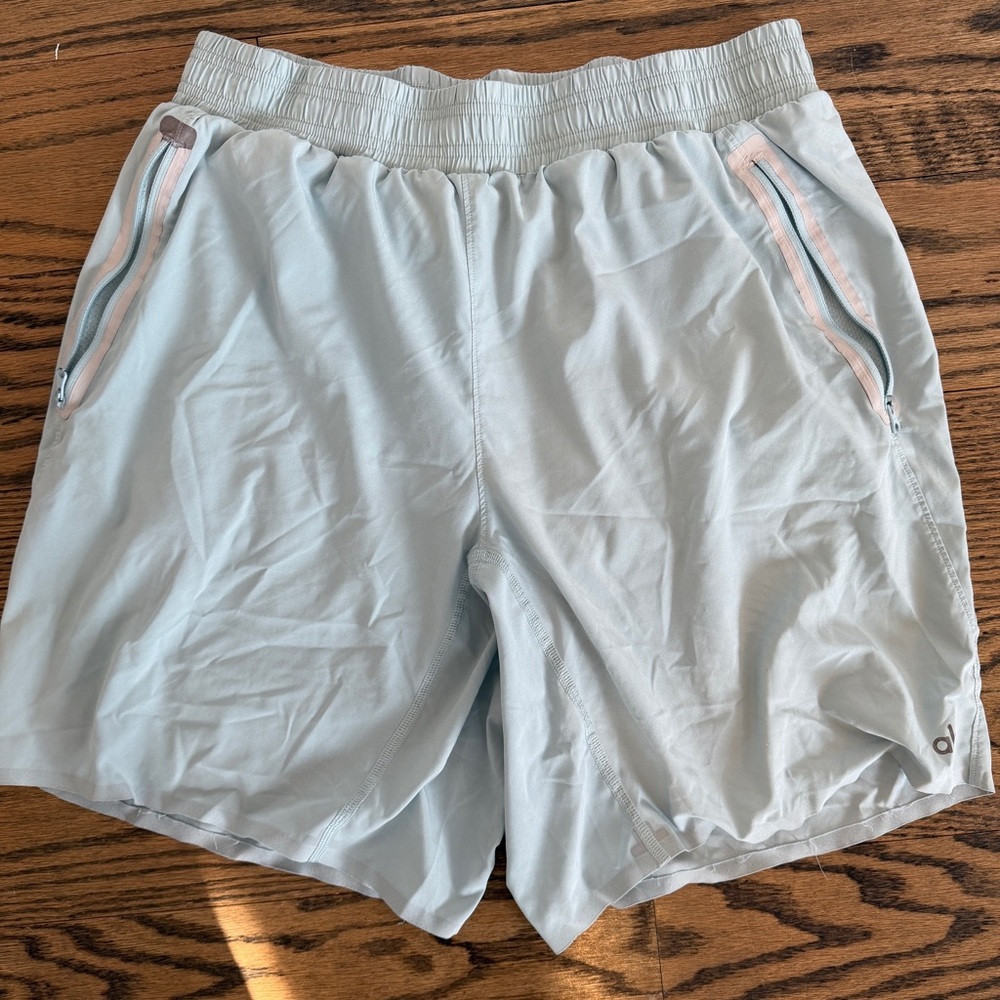 ALO Yoga Men's Light Blue Athletic Shorts